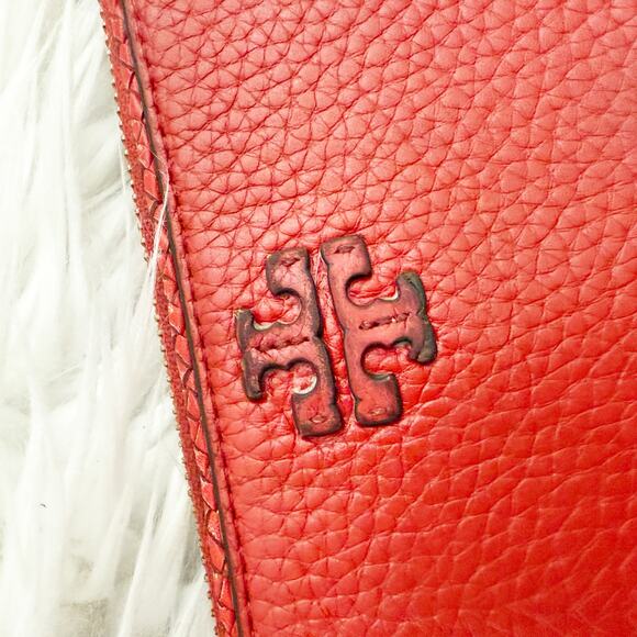 TORY BURCH | Women's Taylor Pebbled Leather Zip Around Continental Wallet Red - Picture 4 of 7